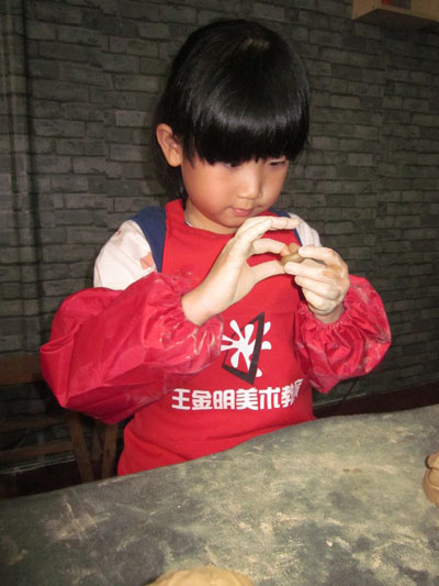 为庆祝王金明美术学校建校九周年陶艺报名优惠中